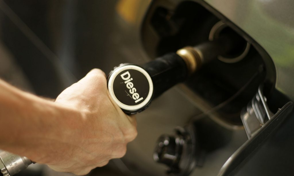 Carros a gasóleo consomem menos 1,5 litros a cada 100 km