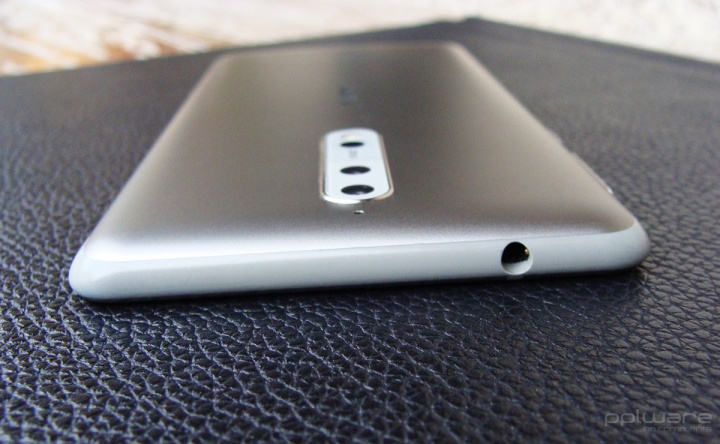 Nokia 8 - 12