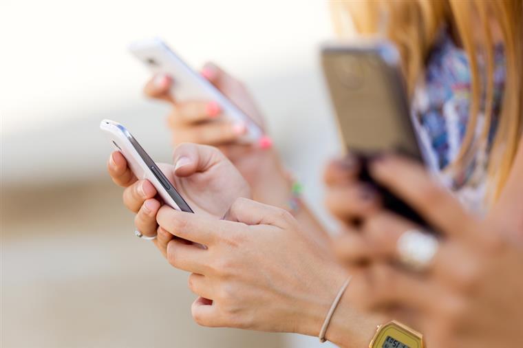 Tarifários: ANACOM faz ultimato à MEO, NOS e Vodafone