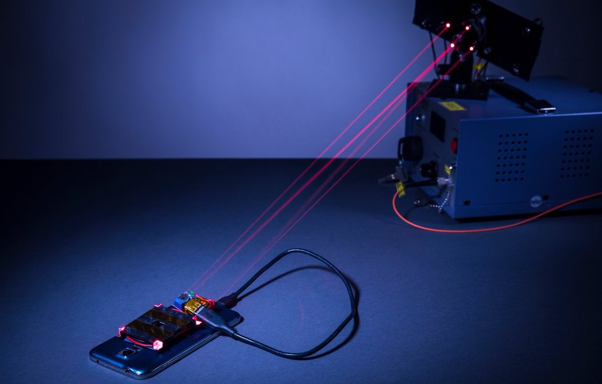 Laser pode carregar a bateria do seu smartphone à distância