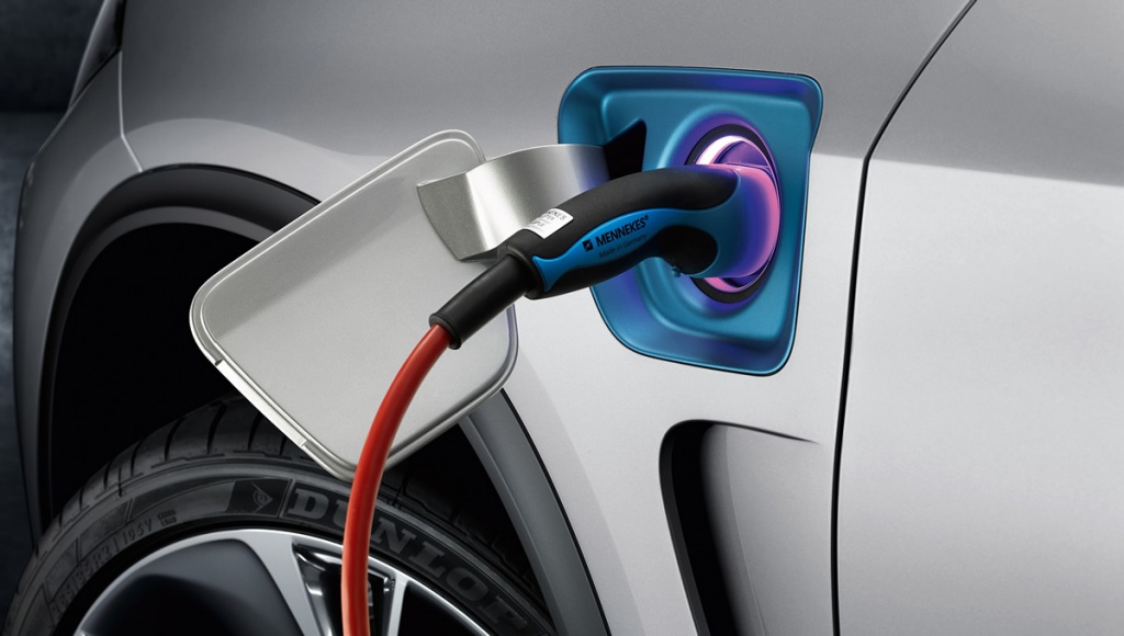 Carros elétricos serão mais baratos de produzir do que os a combustão, em 2027