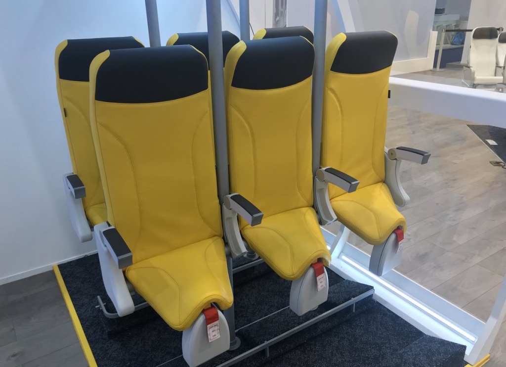 Empresas de aviação insistem na terrível ideia de viajar de pé no avião