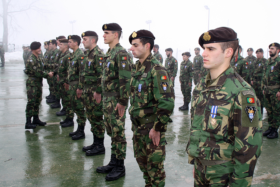 Portugal: Governo poupa 100 mil euros com cédula militar digital