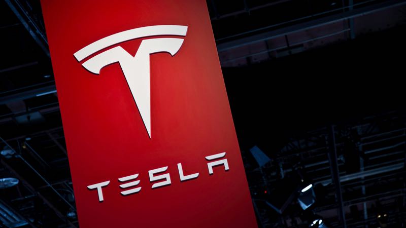 Tesla processa ex-empregado por hacking, roubo e fuga de informações