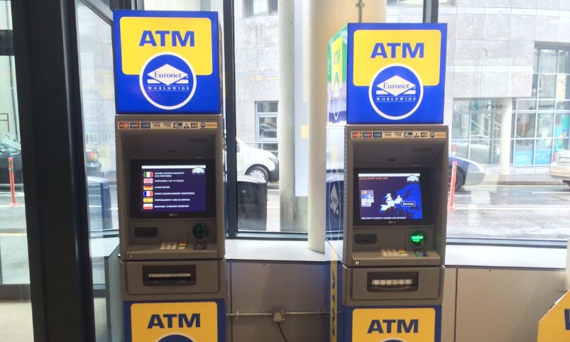 Vai levantar dinheiro numa caixa ATM? É melhor pensar duas vezes