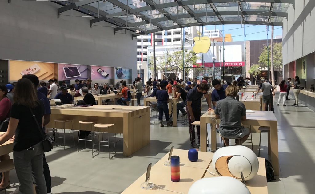 Ladrões roubam 19 mil dólares em iPhones da Apple Store