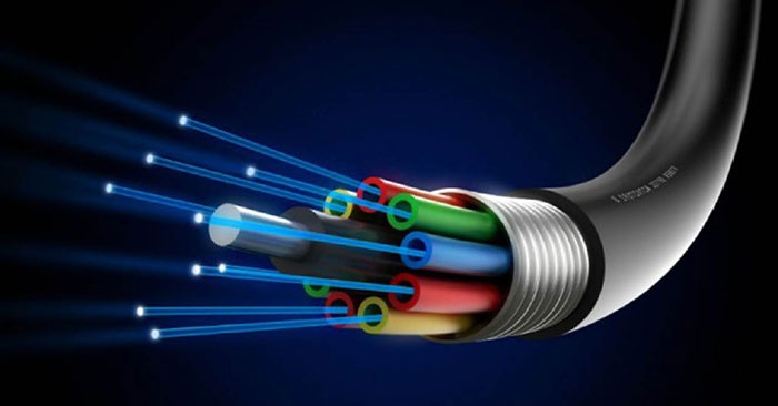 Recorde de transferência de dados! 661 Tbps em apenas um cabo de fibra óptica