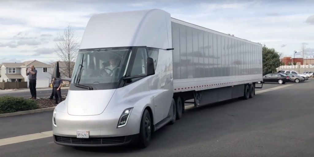 Tesla Semi Alpha possui 26 câmaras no total e várias configurações da cabine
