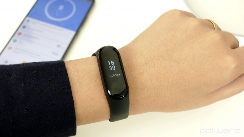 Xiaomi Mi Band 3 consegue avaliar ritmo cardíaco de… um papel?