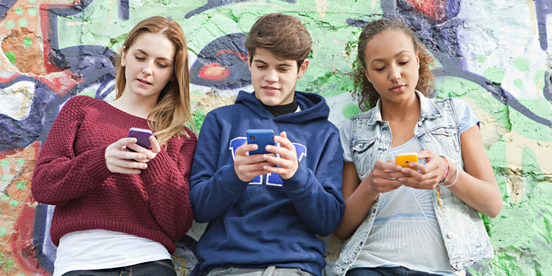 Considera que os jovens estão demasiado viciados e dependentes dos smartphones?