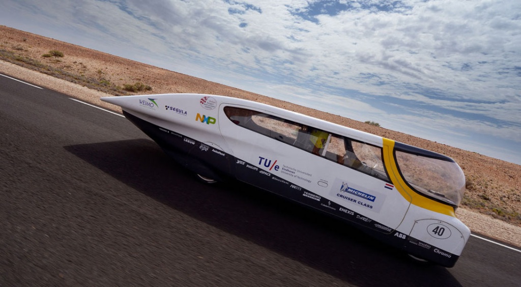 Stella –  Primeiro carro familiar movido a energia solar (vídeo)