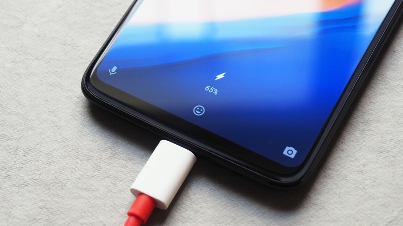 Utilizadores do OnePlus 6T estão a reportar problemas graves com a bateria
