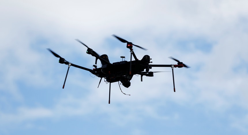Multa de 3900 euros para dono do drone que caiu na pista do Aeroporto de Lisboa