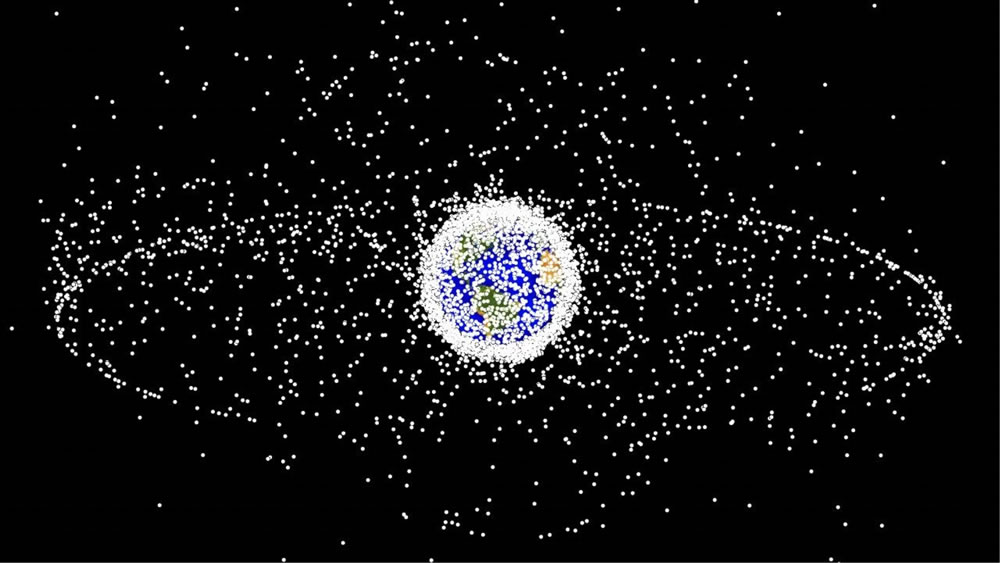 Há um “saco de lixo vazio” a orbitar a Terra que está a intrigar os astrónomos