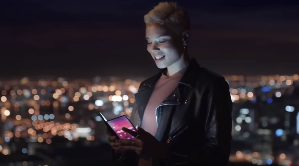 Smartphone dobrável da Samsung já apareceu em vídeo oficial