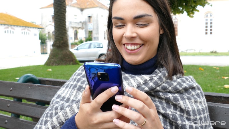 Sair da rede social Facebook deixa as pessoas mais felizes?