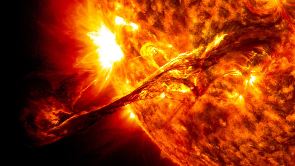 NASA descobre “girinos” no Sol que podem desvendar mistério da astrofísica (vídeo)