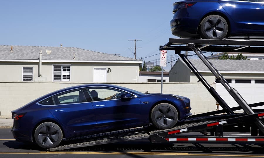Começa com algumas dificuldades o desembarque do Tesla Model 3 na Europa