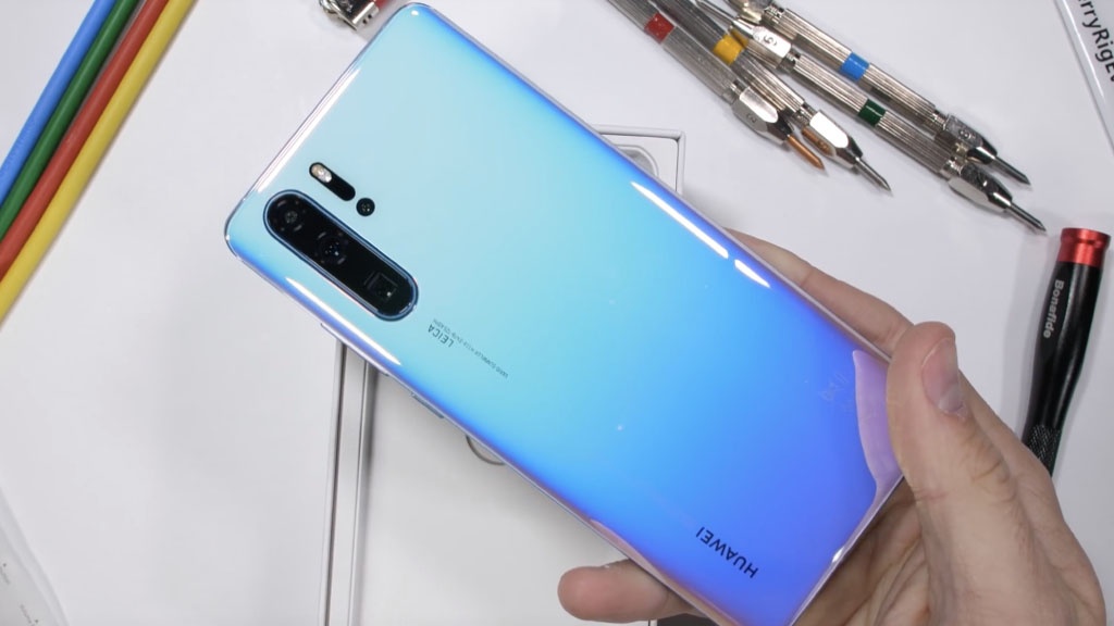 Huawei P30 Pro passa com distinção no teste de Jerry Rig Everything