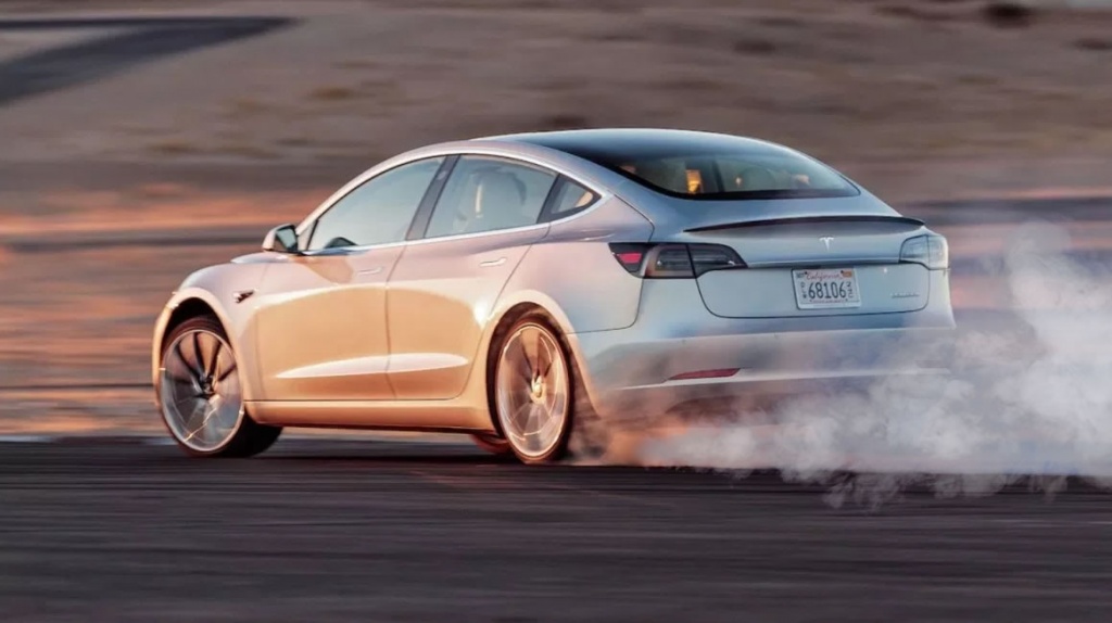Tesla Model 3 produz mais CO2 do que um carro a diesel, diz novo estudo alemão