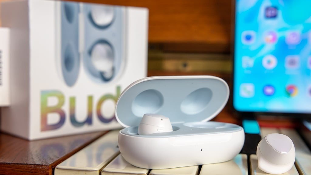 Como emparelhar os Samsung Gear Buds com um smartphone Android