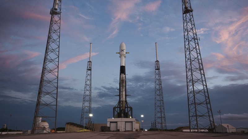 É hoje que o Falcon 9 da SpaceX vai colocar no espaço os primeiros satélites da Starlink