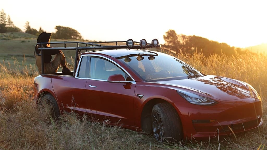YouTuber farta de esperar por Elon Musk cria uma pick-up Tesla Model 3