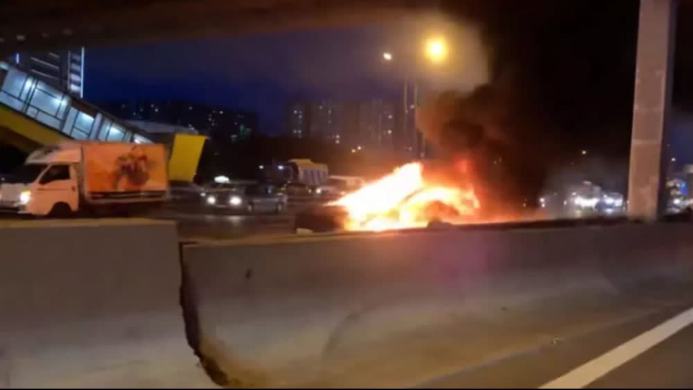 Tesla Model 3 explode após acidente com camião, alegadamente em Autopiloto