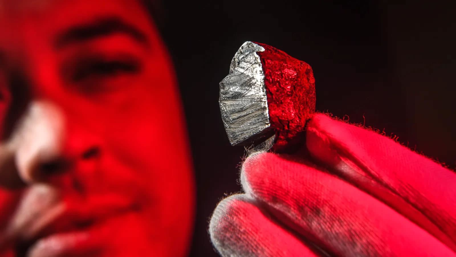 Meteorito vindo de um planeta antigo destruído deixa na Terra material nunca visto