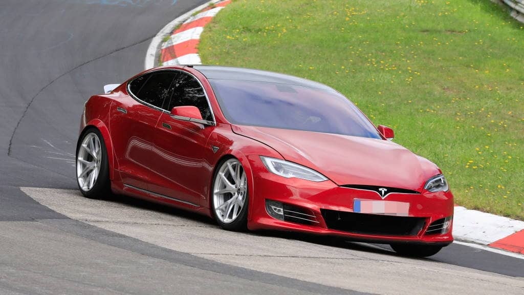 A Tesla voltou a Nürburgring com dois novos Tesla Model S ‘Plaid’
