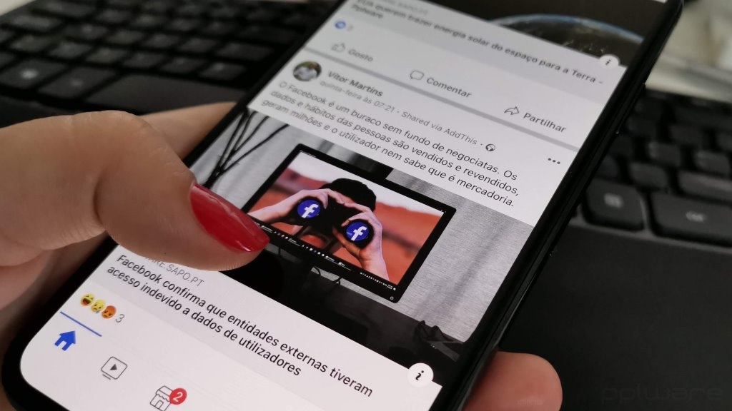 Atenção! Câmara do iPhone é ativada enquanto vê o feed do Facebook