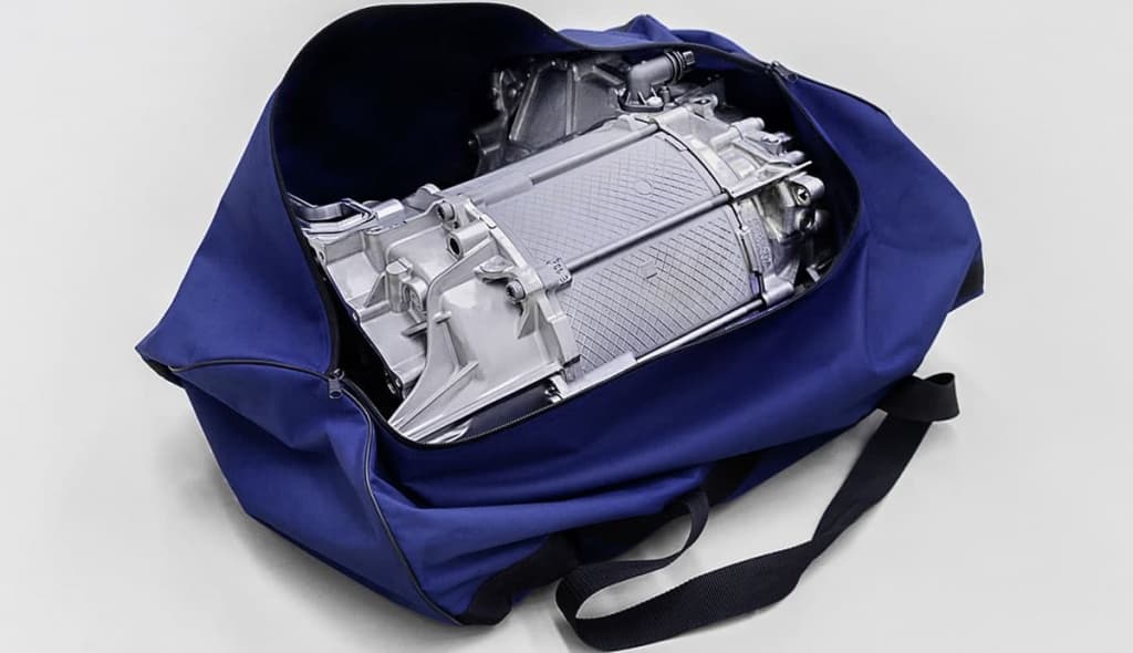 Novo motor elétrico Volkswagen ID.3 é tão compacto que cabe num saco de desporto