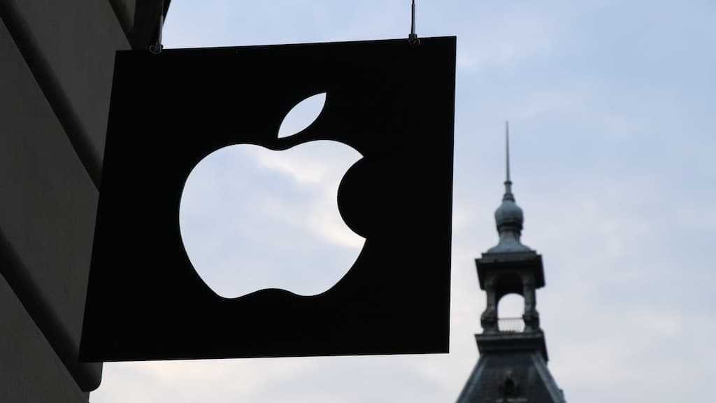 Vendas do iPhone no final do ano fazem disparar receitas da Apple no trimestre