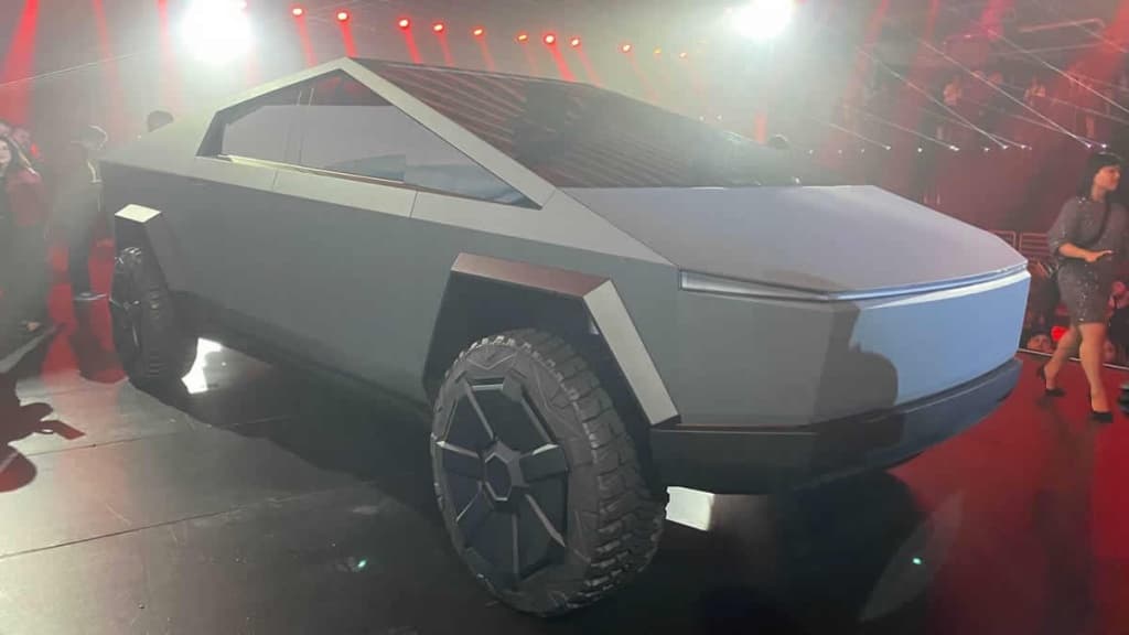 Tesla Cybertruck Tri-Motor poderá ser o primeiro a chegar ao mercado
