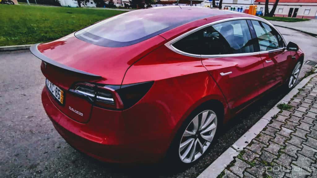 Atualização da Tesla tornou muito mais simples emprestar o carro a um amigo ou familiar