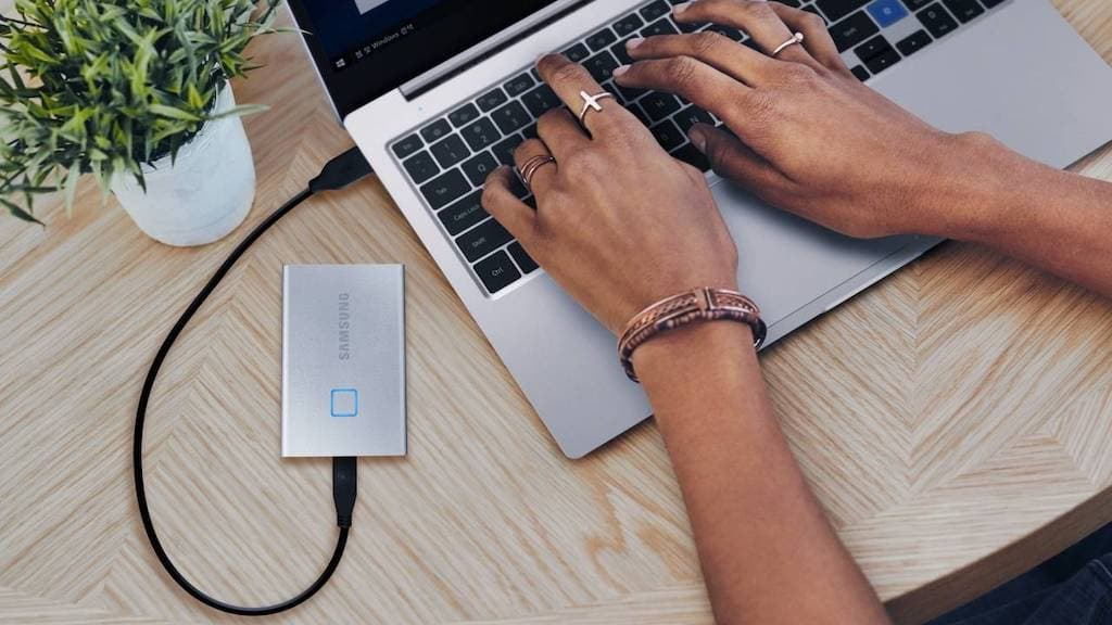 Samsung apresenta SSD que parece um cartão de crédito e tem sensor de impressões digitais
