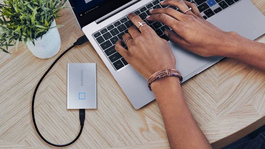 Samsung apresenta SSD que parece um cartão de crédito e tem sensor de impressões digitais