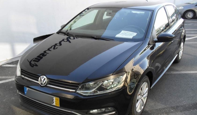 Quer vender o seu carro? Atenção onde o estaciona com o papel colado