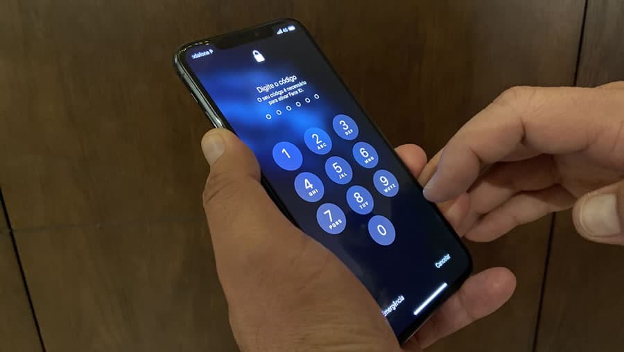 FBI volta a pressionar a Apple para desbloquear iPhone do atirador da Base Naval