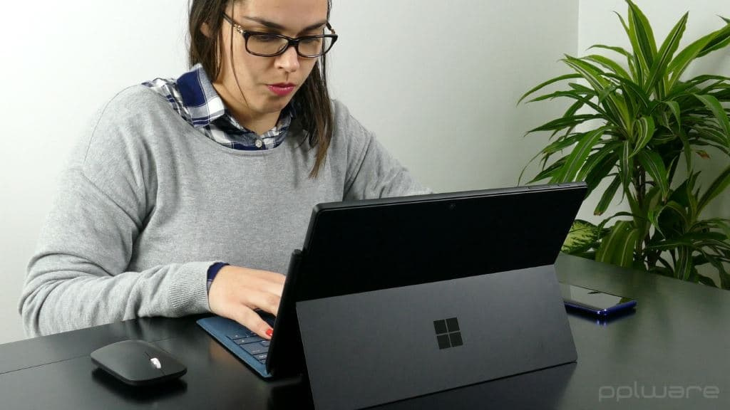 Microsoft está a desenvolver um Surface com painéis solares