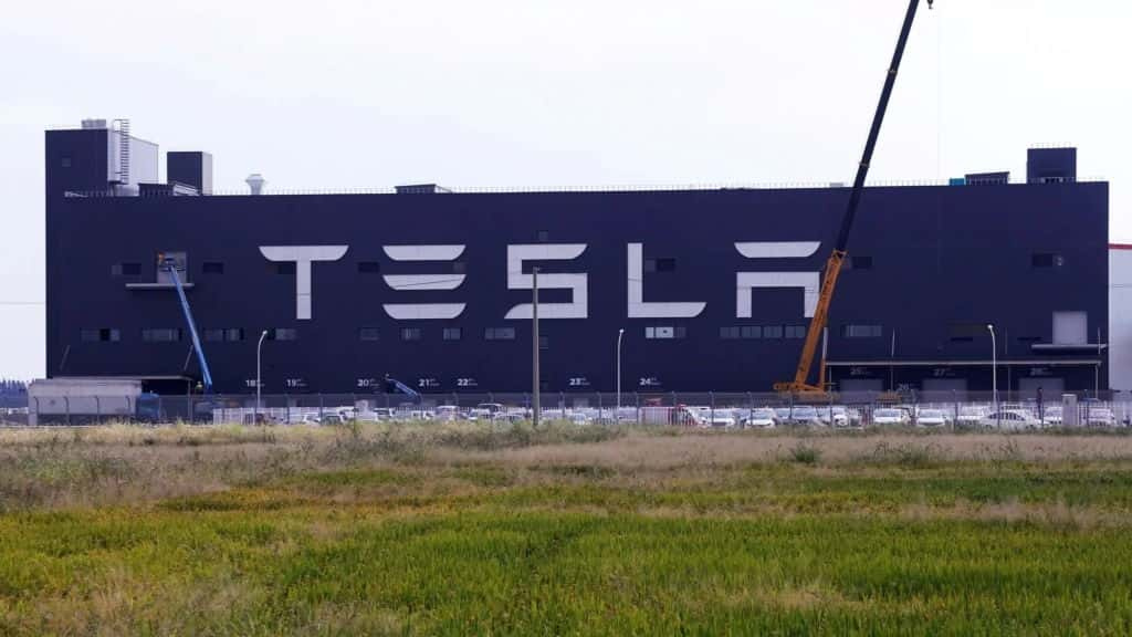 Gigafactory da Tesla em Shanghai encerra devido ao Coronavírus