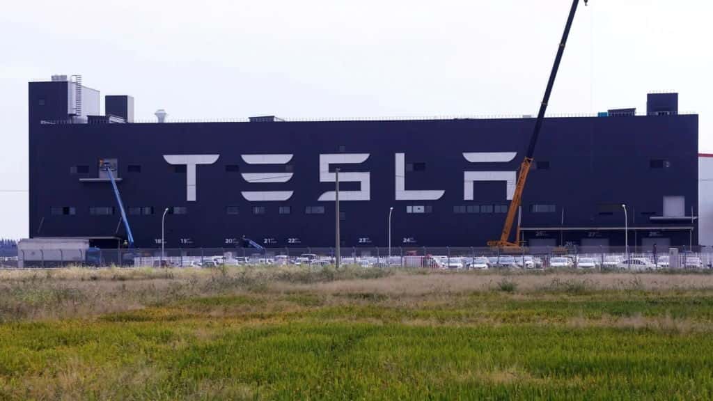 Gigafactory da Tesla em Shanghai encerra devido ao Coronavírus