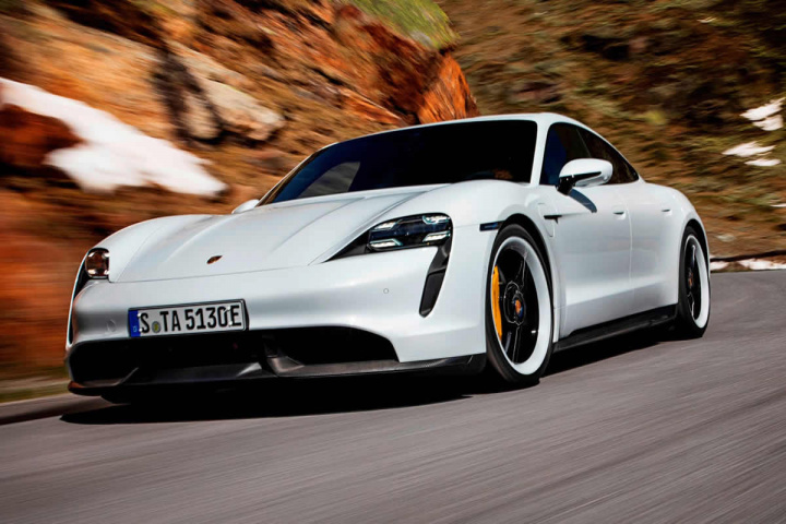 Imagem exterior do carro elétrico Porsche Taycan