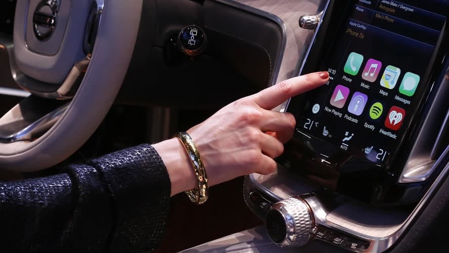 Estudo refere que o uso do CarPlay atrasa mais as reações do condutor do que a cannabis