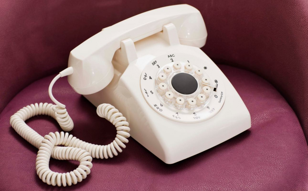 Ainda usa o telefone fixo? Chamadas caem 15% (722 milhões de minutos)
