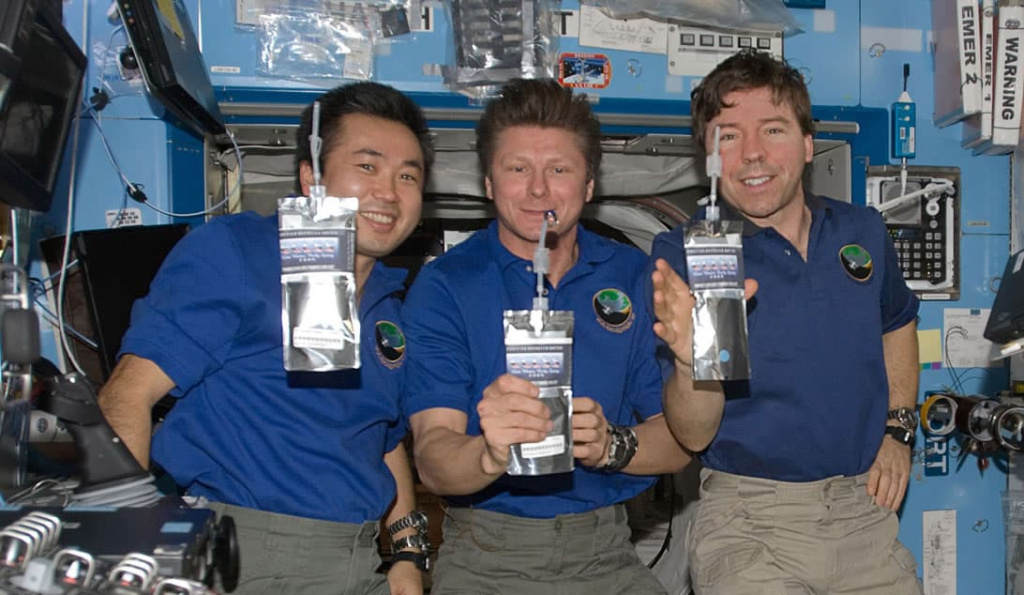 NASA recicla urina para fornecer água aos astronautas e poupar na viagem