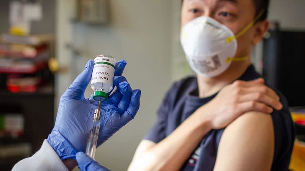 Vacina COVID-19 da Pfizer mostra potencial nos testes com humanos