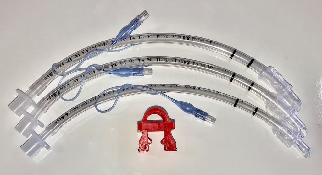 COVID-19: Enfermeiro português cria “clamp” para ventiladores