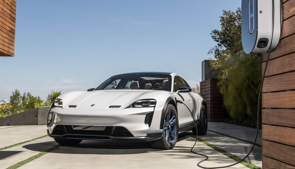 Porsche diz que em dois anos o lucro dos elétricos igualará o dos carros de combustão