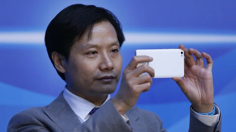 CEO da Xiaomi ‘apanhado’ a utilizar um iPhone e os fãs ficaram revoltados